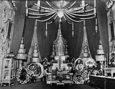 377.โกษฎศพท่านเจ้าพระยายมราช (ปั้น สุขุม) ซึ่งประดิษฐาน ณ ที่บ้านศาลาแดง วันที่ 31 ธันวาคม 2481- 10 เมษายน 2482 (หน้า6)